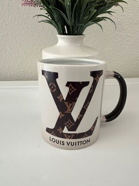 Louis Vuitton logo Magic Mug